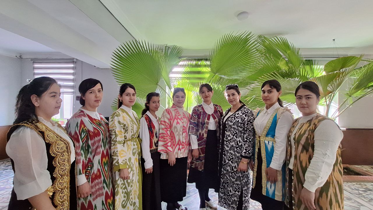 “Milliy libos — bu tarix, qadriyat va g‘urur timsoli” mavzusida ma’naviy-ma’rifiy davra suhbati o‘tkazildi