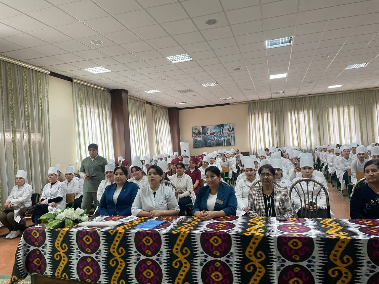 Alisher Navoiy tavalludining 585 yilligi hamda buyuk shoir Zahiriddin Muhammad Bobur tavalludining 543 yilligiga bag'ishlangan adabiy-badiiy kecha