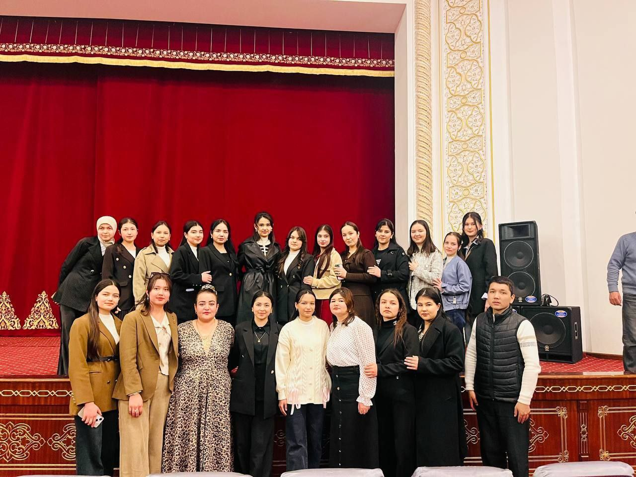 "Ayollarni e'zozlash" oyligi